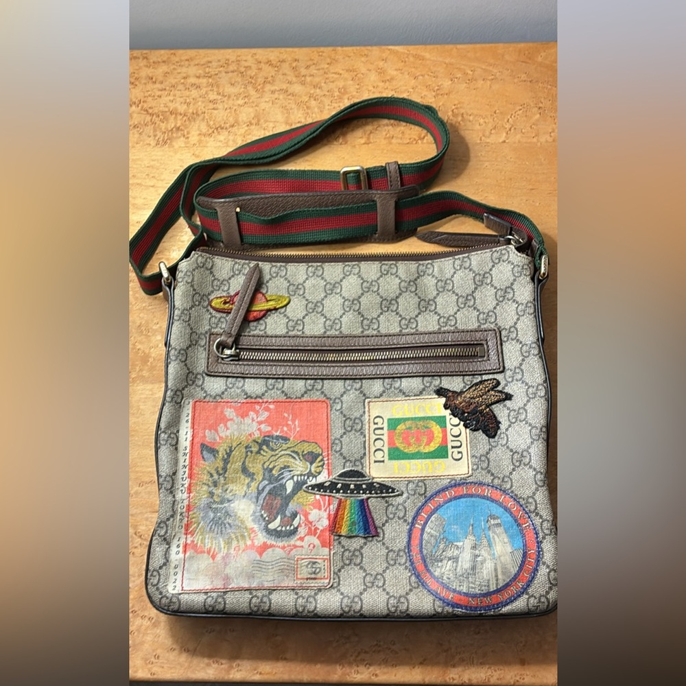 Ladies Gucci Tiger Sticker Crossbody Bag